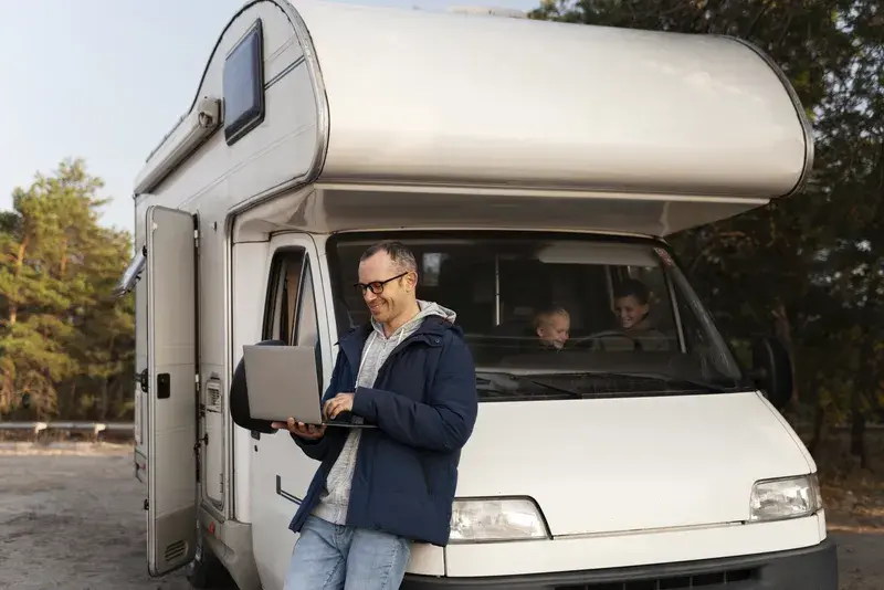 Wynajem kampera na weekend – co musisz wiedzieć?