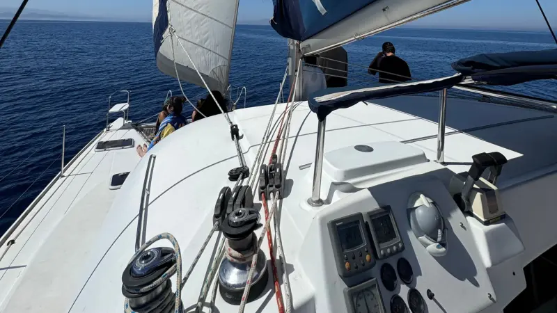 KATAMARANEM MIĘDZY BŁĘKITEM A NOCĄ PO BALEARACH
